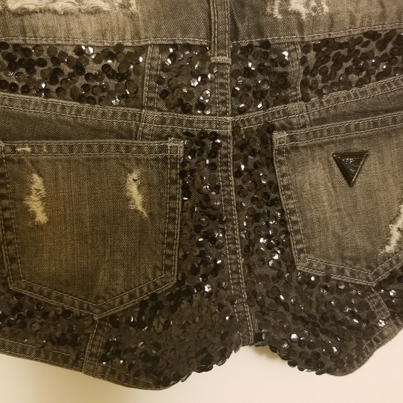 GUESS Shorts - Picture 3 of 4